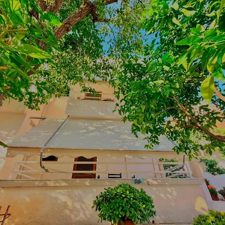 Elian * Sarandë