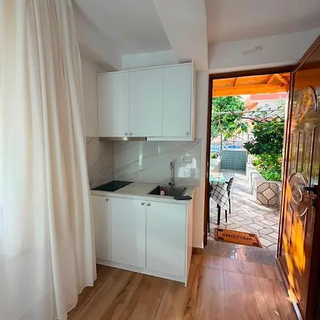 Elian * Sarandë