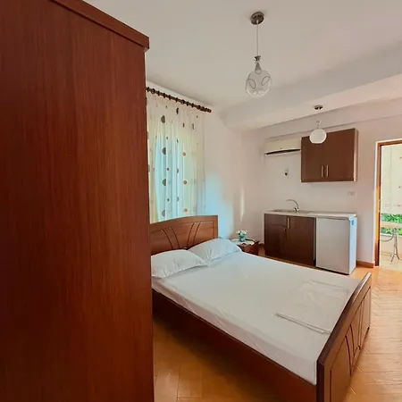 Elian * Sarandë